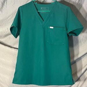 Figs Hunter green 1 pocket top